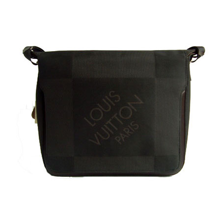 Louis Vuitton Outlet Messenger Black M93032